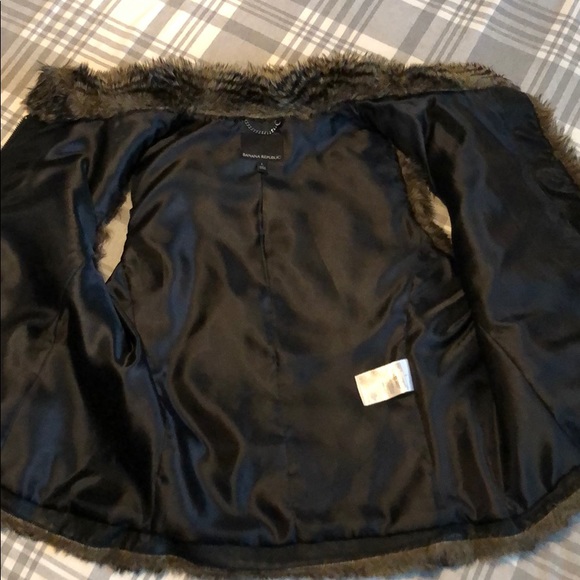 Banana Republic Faux Fur Asymmetric Zippered Vest - Picture 3 of 7